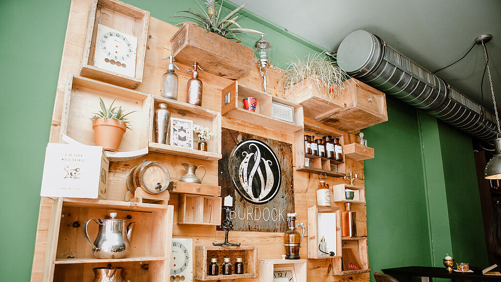 Burdock, Bar