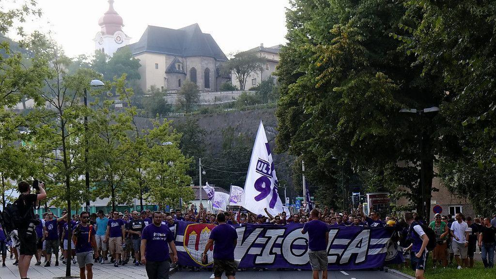 Fan-Marsch zum Stadtderby