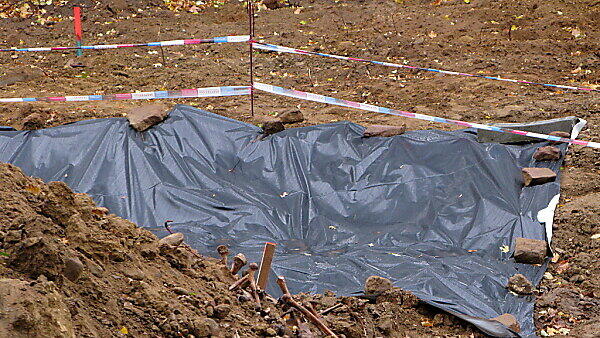 Bauarbeiter entdeckten das Massengrab