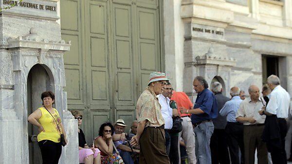 Leidgeprüfte griechische Bevölkerung kommt nicht ans Geld