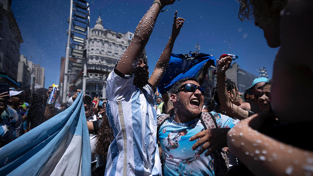 Argentinien ist Fu\u00dfball-Weltmeister: Party in Buenos Aires
