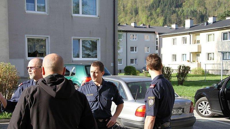 Großfahndung nach Überfall in Hallein I