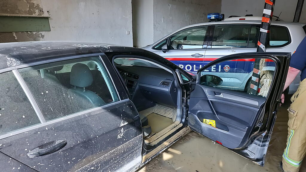 Aufr\u00e4umarbeiten in Hallein