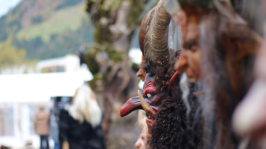 Maskenausstellung "Grossarler Gschlacht"