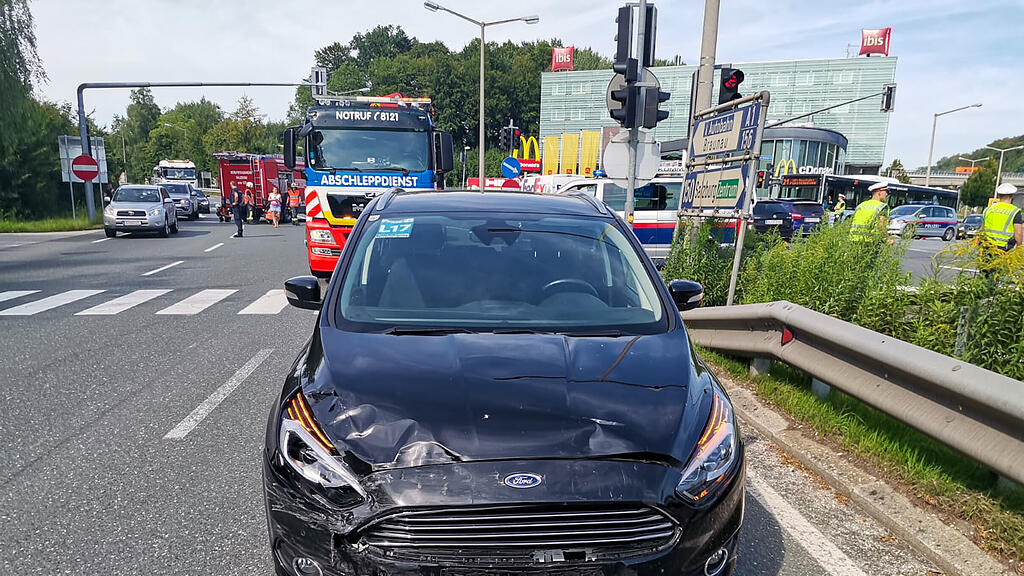 Kreuzungscrash auf Salzburger Landstraße