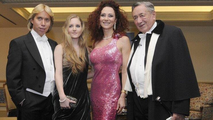 opernball 2013: Richard Lugner, Mira Sorvino, Lollobrigida in Robe