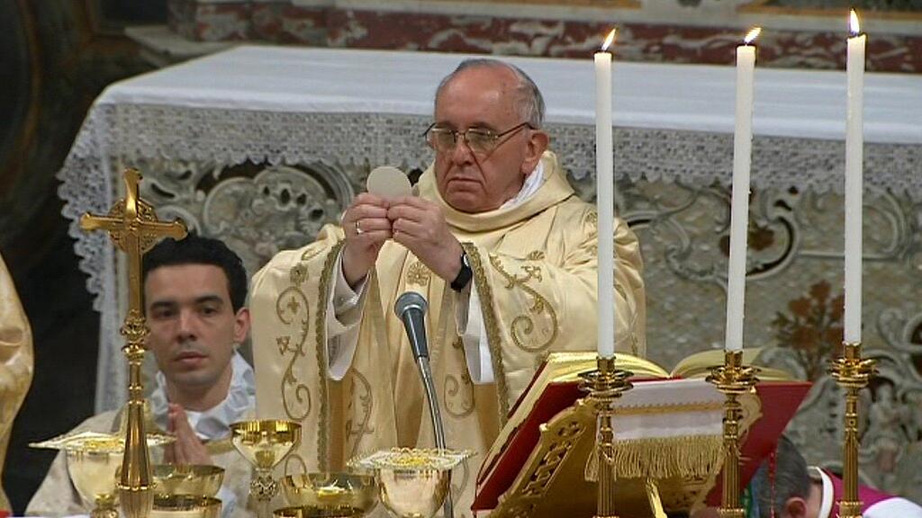 In seiner ersten Messe als Papst warnte Franziskus vor einer "Verweltlichung" der Kirche.