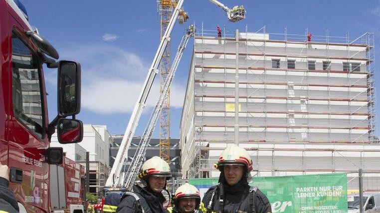 Dachbrand im Möbelhaus Leiner in Graz