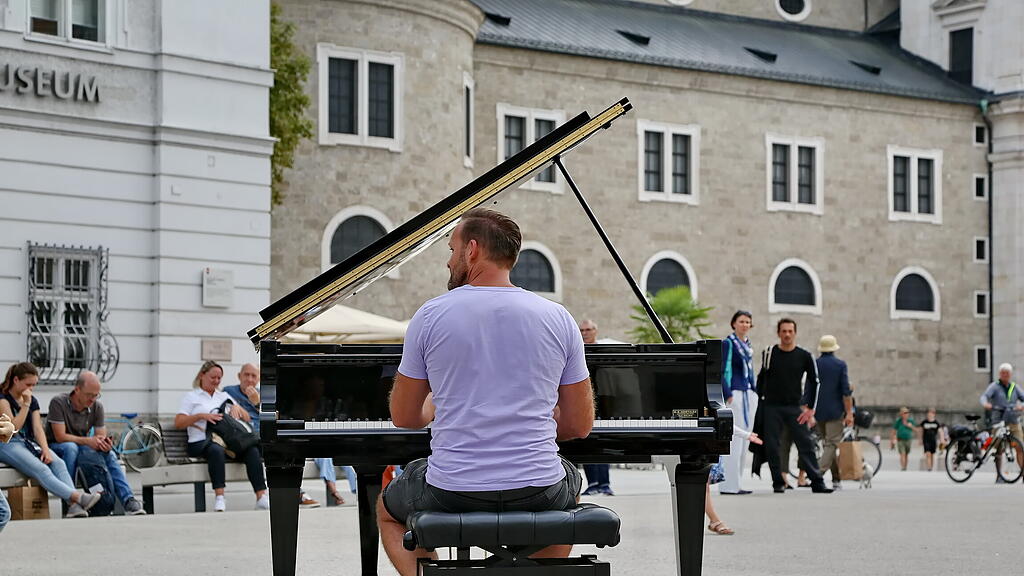 Open Piano Mozartplatz