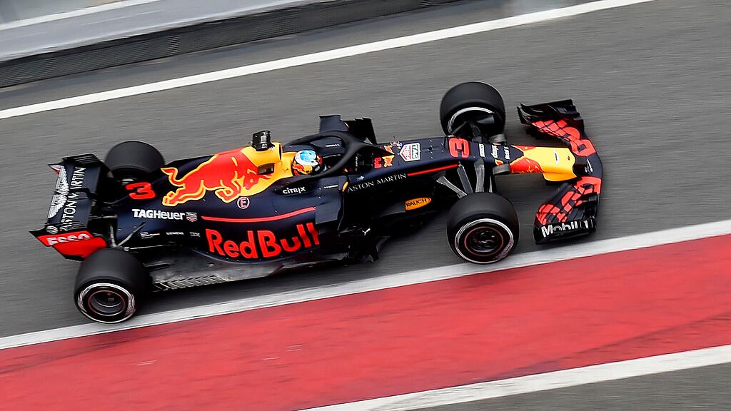 Ricciardo brannte Bestzeit in den kalten Asphalt.