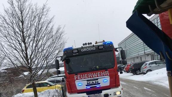Feuerwehr Grödig rettet Katze von Baum