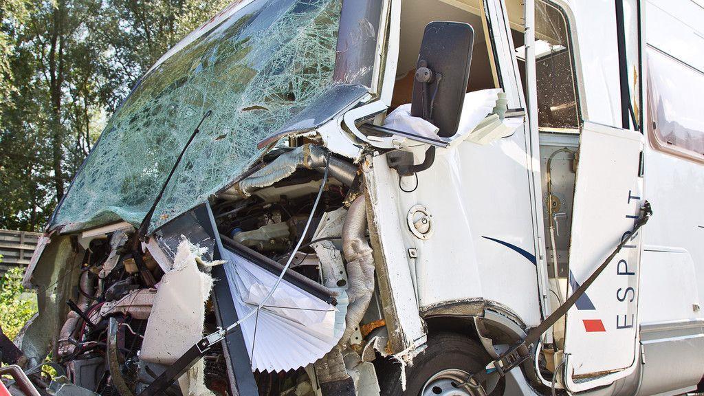 Vier Verletzte bei Unfall mit Wohnmobil auf A10 II