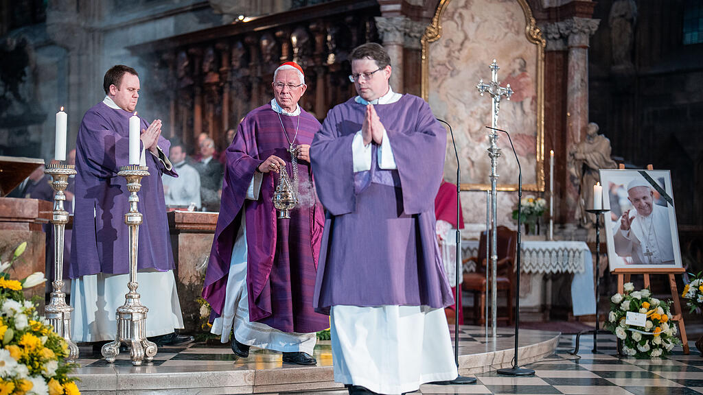 TRAUERGOTTESDIENST FR VERSTORBENEN PAPST FRANZISKUS: LACKNER