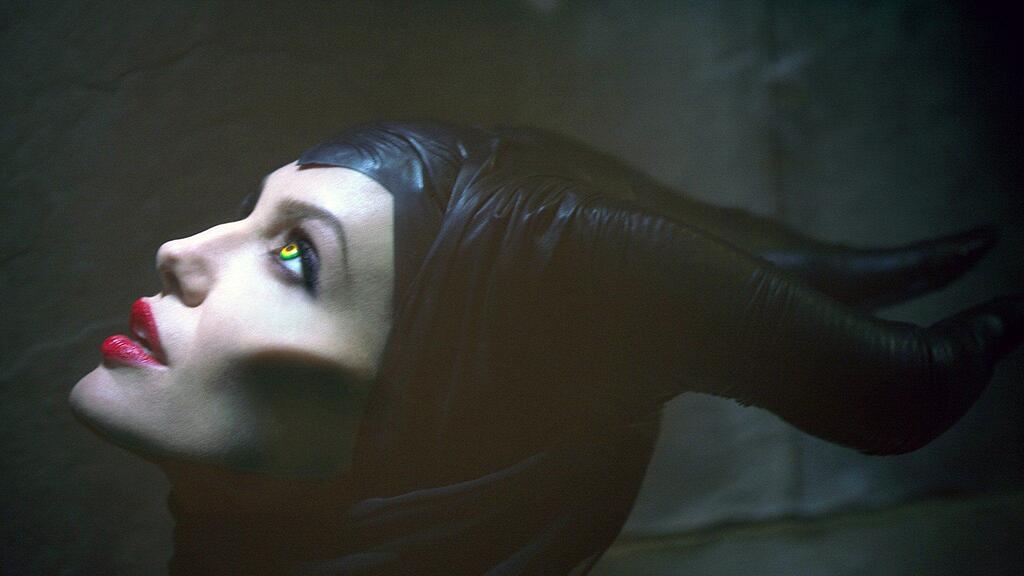 Angelina Jolie besticht auf erstem "Maleficent"-Poster
