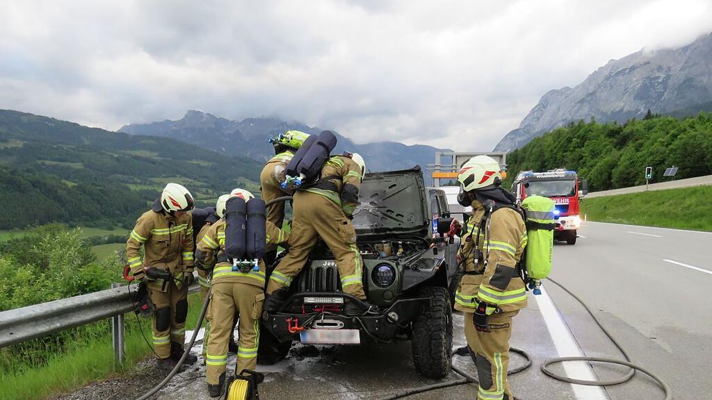 Fahrzeugbrand auf A10 in Pfarrwerfen