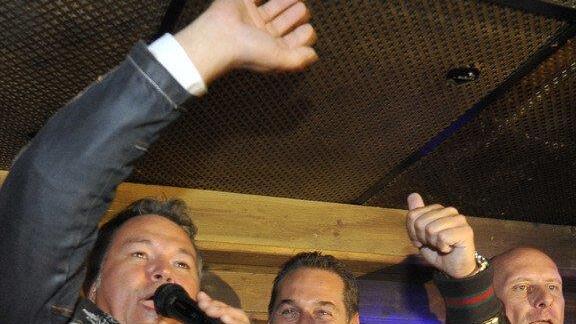 Präsentation von FPÖ Wahlkampf-Song über HC-Strache, gesungen von