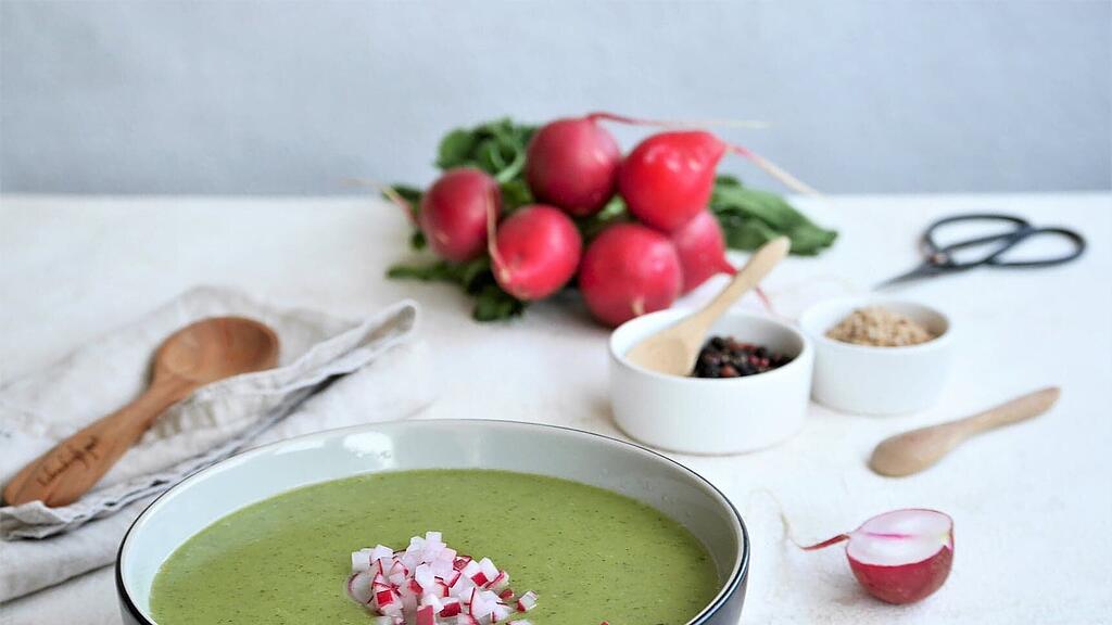 Neun-Kräuter-Suppe