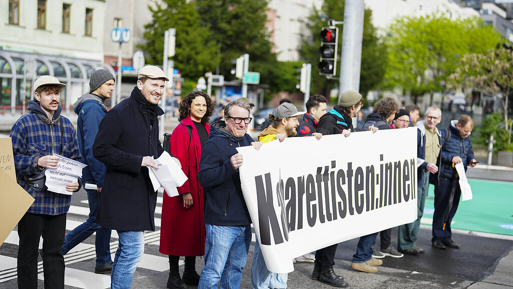 Klimaprotest auf Wiener Reichsbrücke