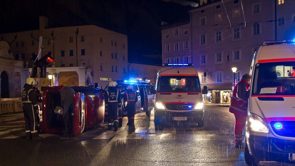 Pkw-Unfall am Herbert-von-Karajan-Platz