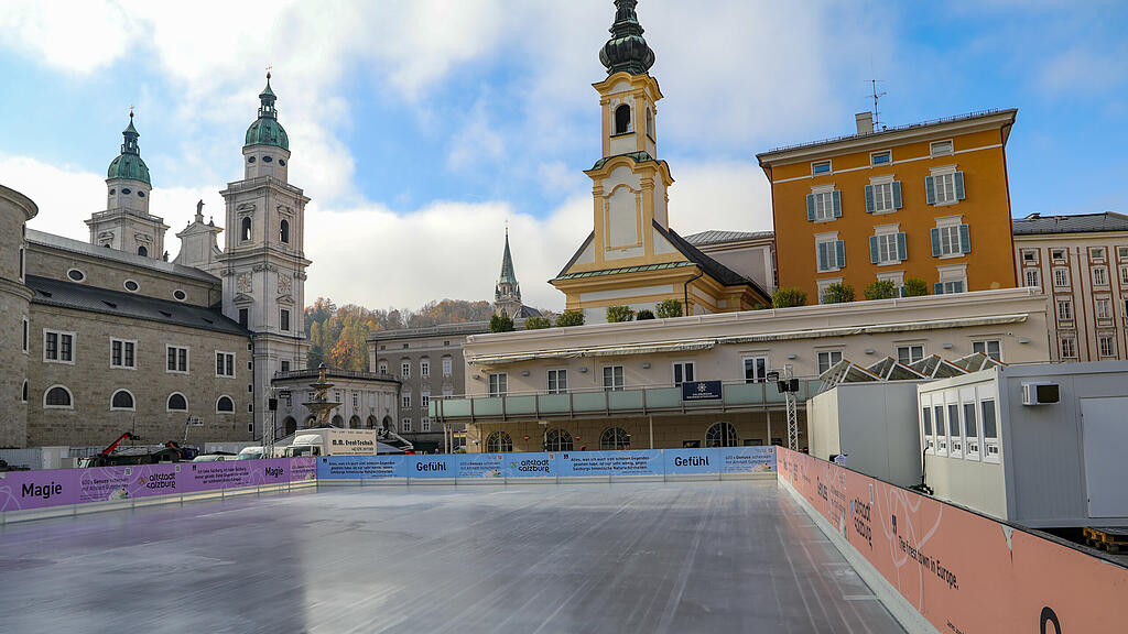 Aufbau Eiszauber am Mozartplatz