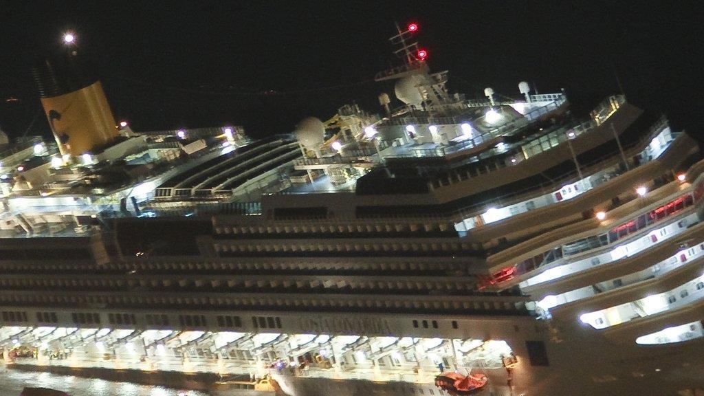 Costa Concordia: Evakuierung kurz nach der Katastrophe