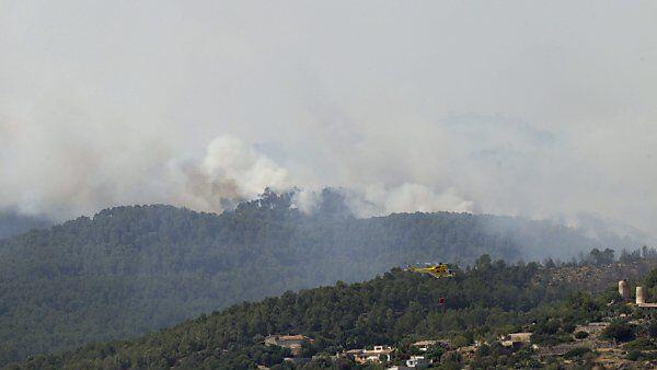 Feuer im Westen der spanischen Ferieninsel
