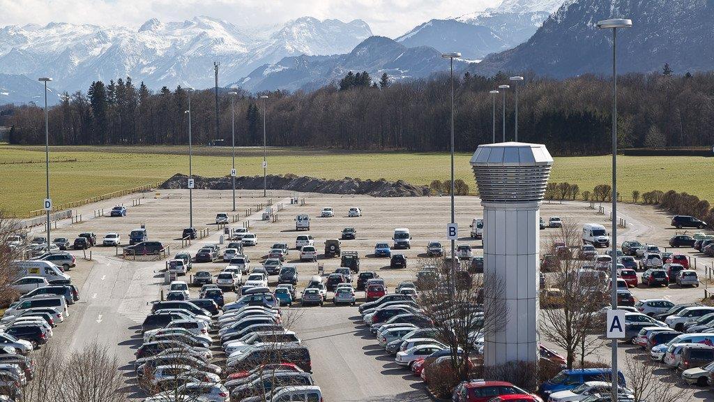 Flughafen sperrt 1.000 Parkplätze