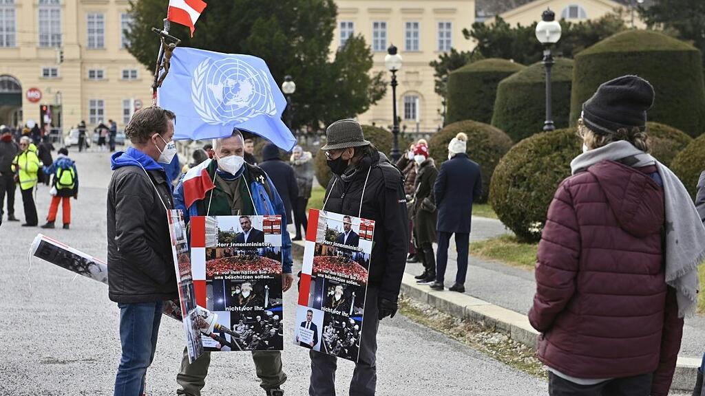 Verbotene Corona-Demo in Wien von Polizei begleitet