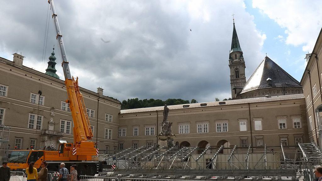 "Jedermann": Aufbauarbeiten am Domplatz