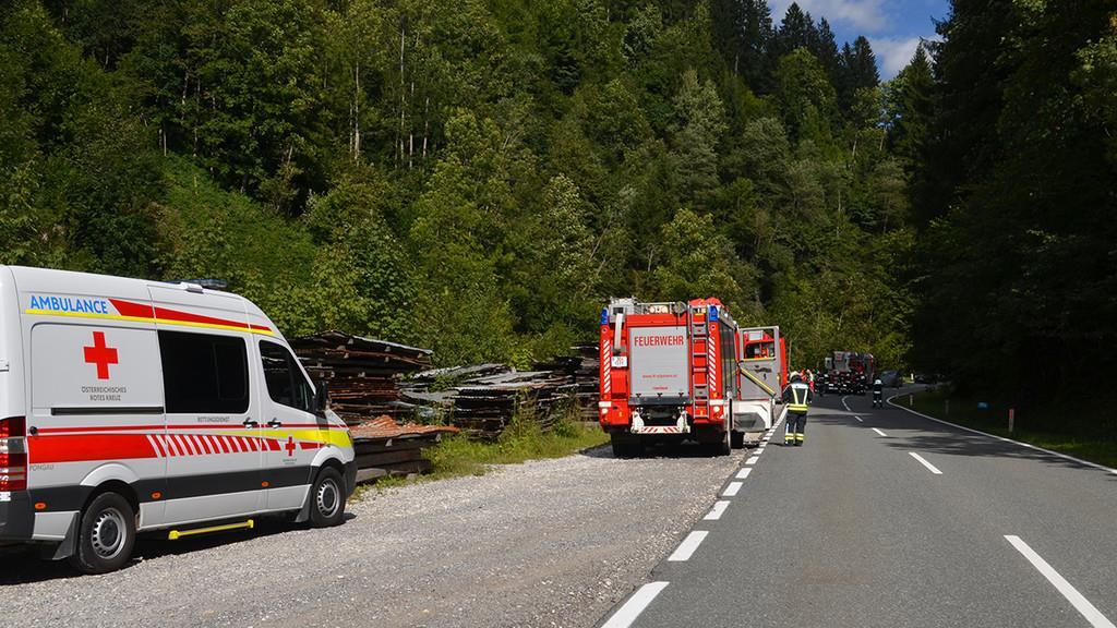 Familie von Ufer der Wagrainer Ache gerettet