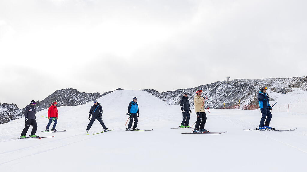 Schneekontrolle vor Sölden-Weltcup