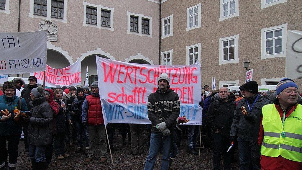 Protestmarsch zum Chiemseehof