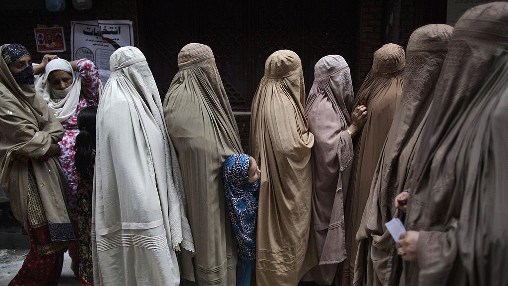 Viele Pakistaner wollen der herrschenden Volkspartei PPP einen Denkzettel verpassen