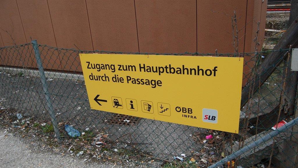 Fußgängerbrücke abgetragen