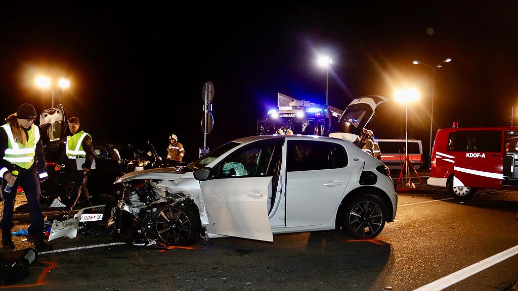 Unfall auf B1 in Neumarkt