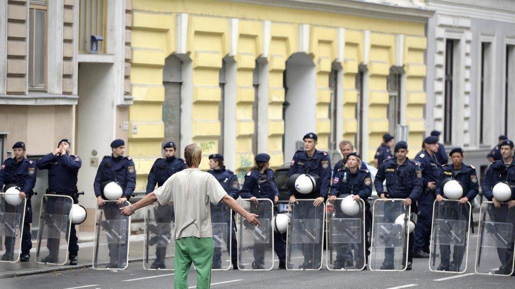 Räumung in der Mühlfeldgasse: Polizeieinsatz
