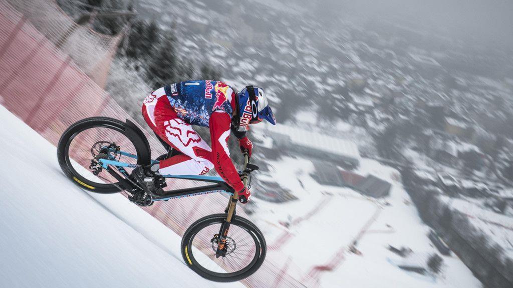 Mountainbiker Max Stöckl bezwingt die Streif