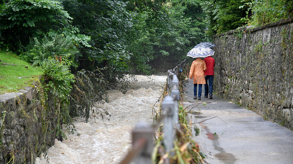 Aufr\u00e4umarbeiten in Hallein