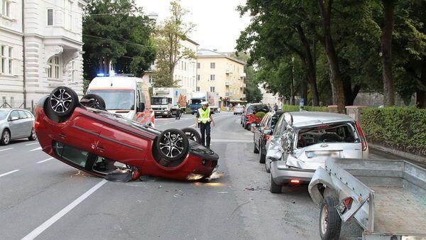 Der Lenker konnte sich selbst aus dem Fahrzeug befreien.