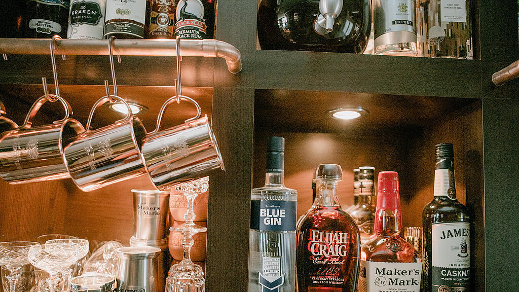 Burdock, Bar