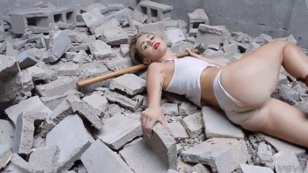 Fotos aus "Wrecking Ball"