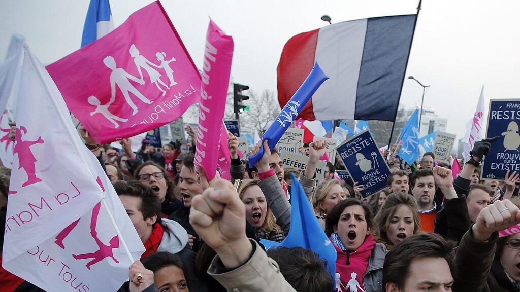 Tausende Gegner des Gesetzesvorhabens bei Demonstration.