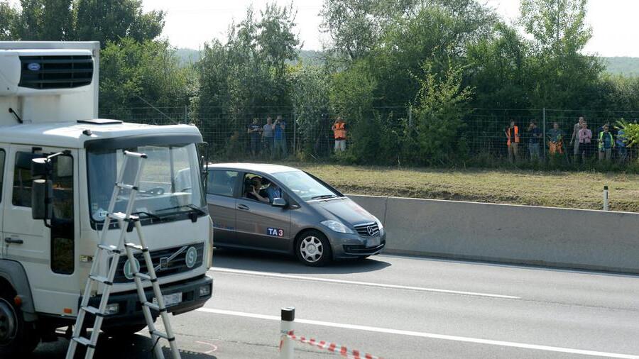 Leichen in Schlepperfahrzeug auf A4