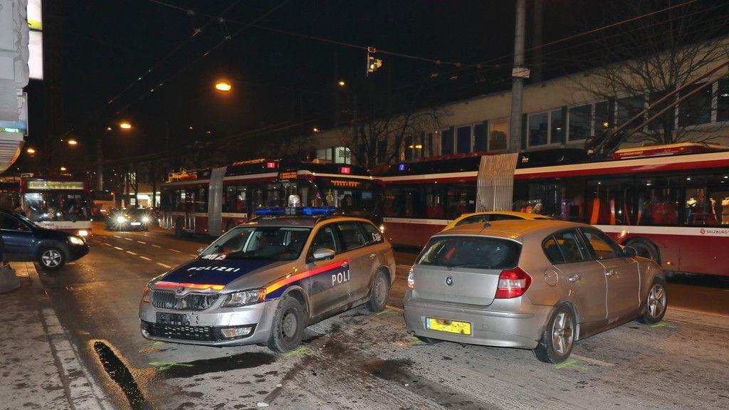 Streifenwagen crasht bei Kiesel