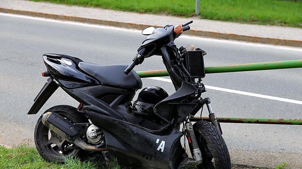 20-Jähriger stürzt mit Moped