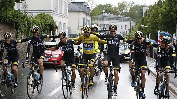 Chris Froome rollte mit seinen Sky-Teamkollegen zum zweiten Tour-Sieg