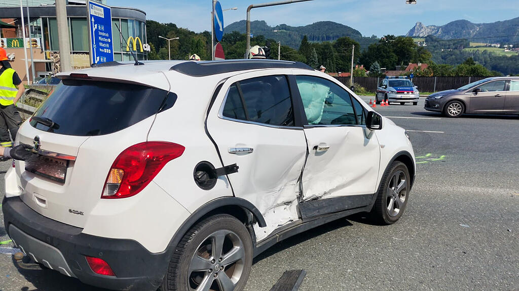 Kreuzungscrash auf Salzburger Landstraße