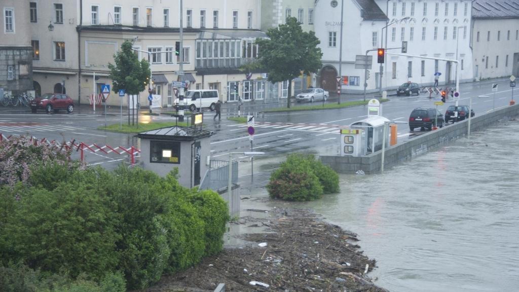Linz: Donaulände überflutet