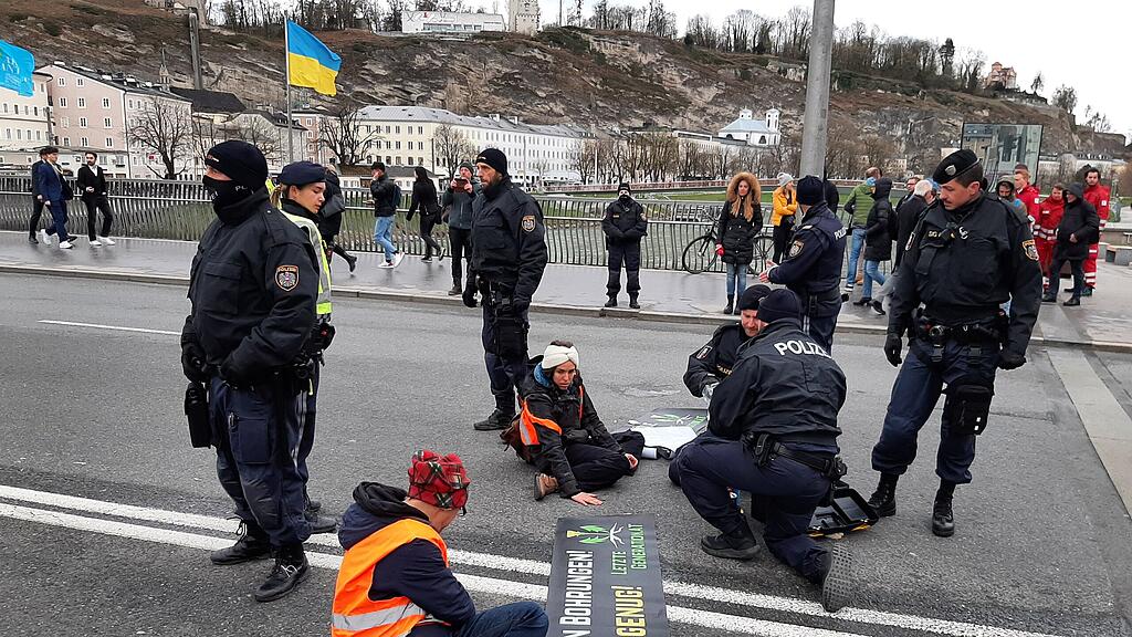 Klima-Protest Staatsbr\u00fccke