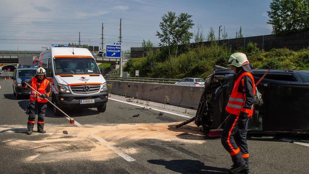 Pkw-Überschlag auf der A1 bei Kleßheim